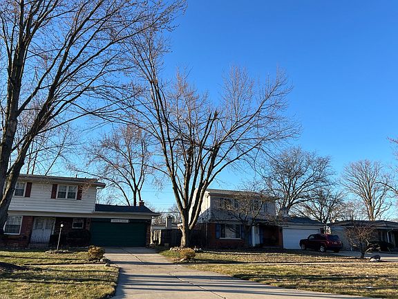 3rd image of 17239 W Thirteen Mile Rd