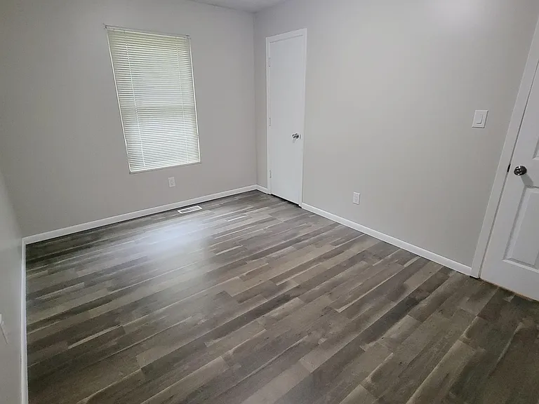 1316 E Woodshire Dr — Photo 12