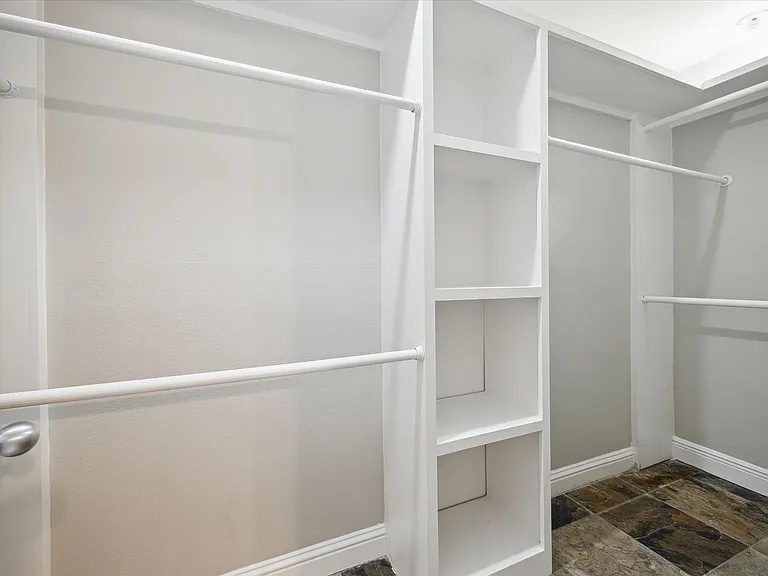 2418 Mimosa Dr. — Photo 8