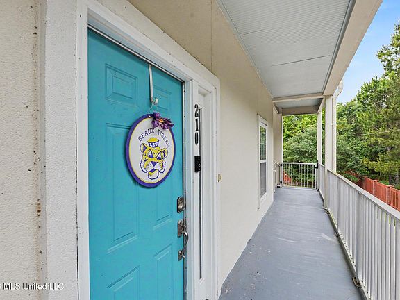 3rd image of 1453 E Beach 210 Pass