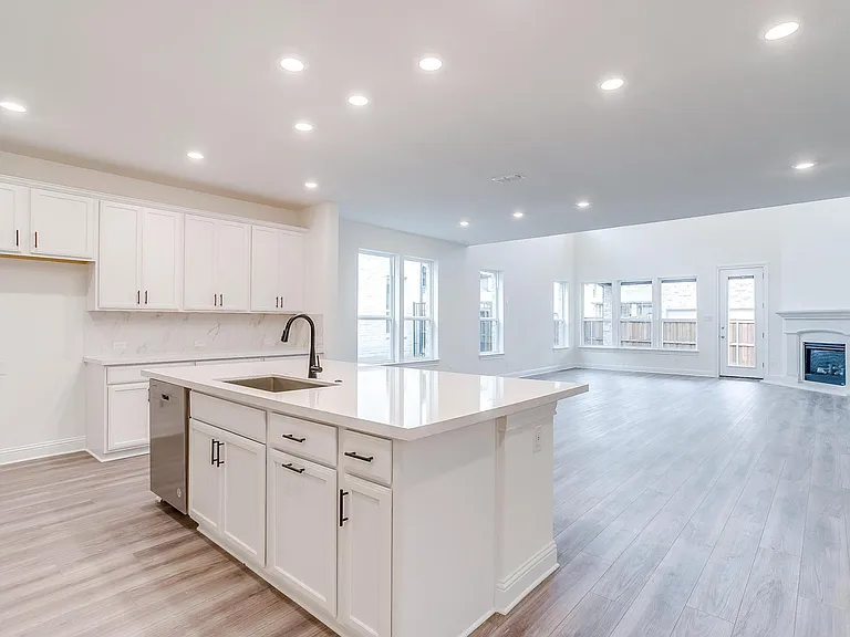 9836 Derbyshire Dr — Photo 36
