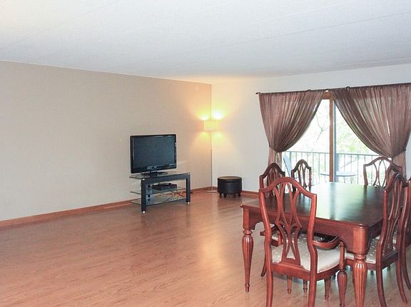 2nd image of 825 Center St APT 502