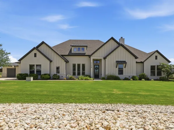 7736 Laura Lake Ln, Fort Worth, TX 76126