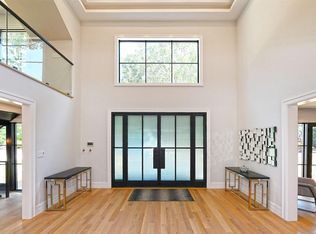 255 Piping Rock Rd, Glen Head, NY 11545