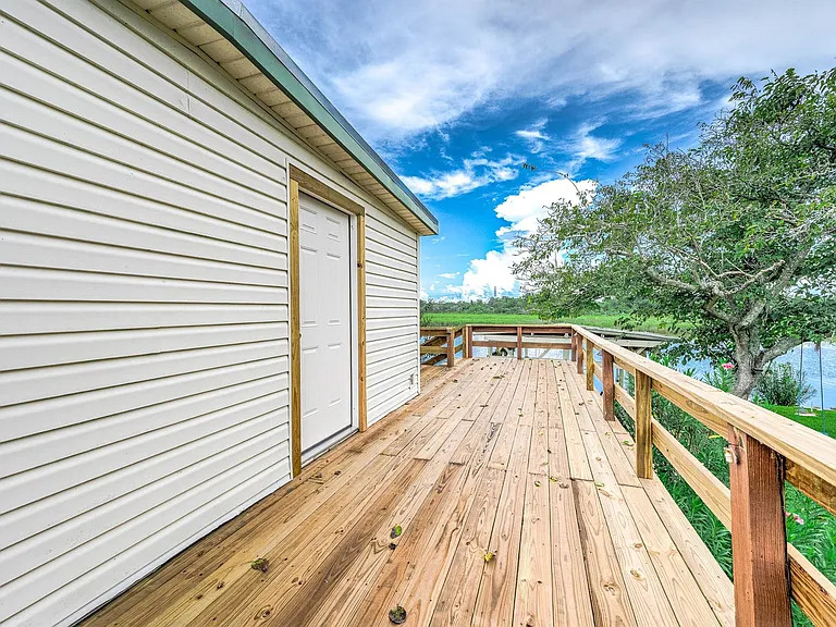 325 Palm Dr — Photo 12