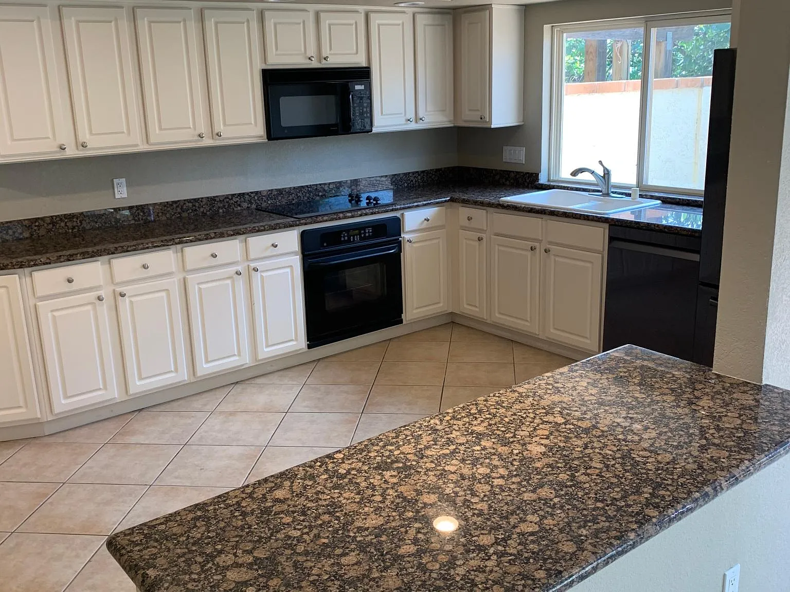 7888 N Pinesview Dr — Photo 4