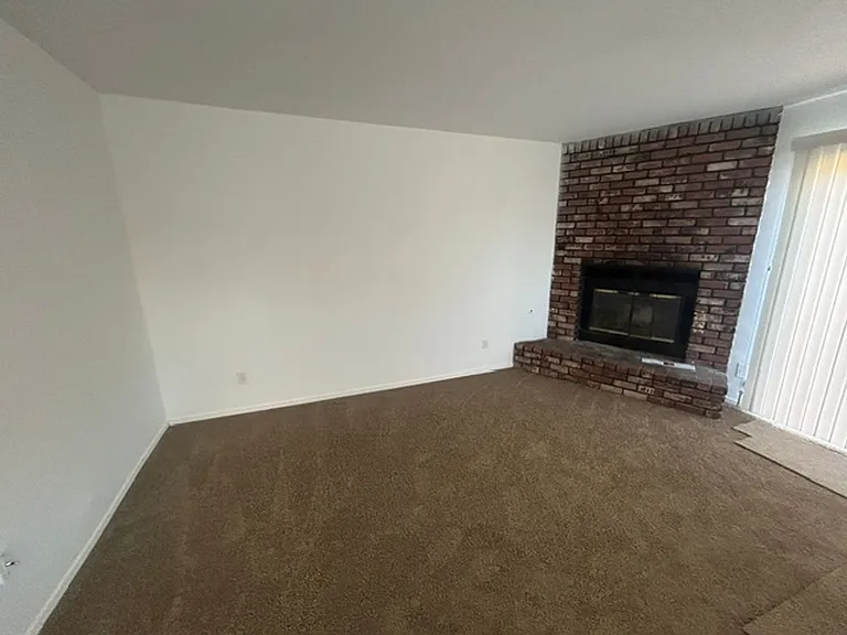 2047 E Laura Ave — Photo 2