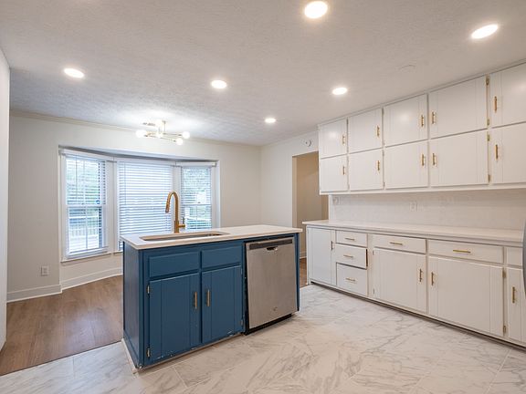 4th image of 5688 Benton Dr