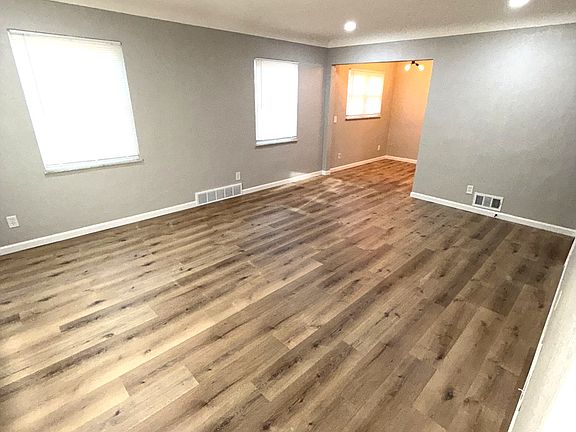 3rd image of 3640 Douglas Rd APT 4