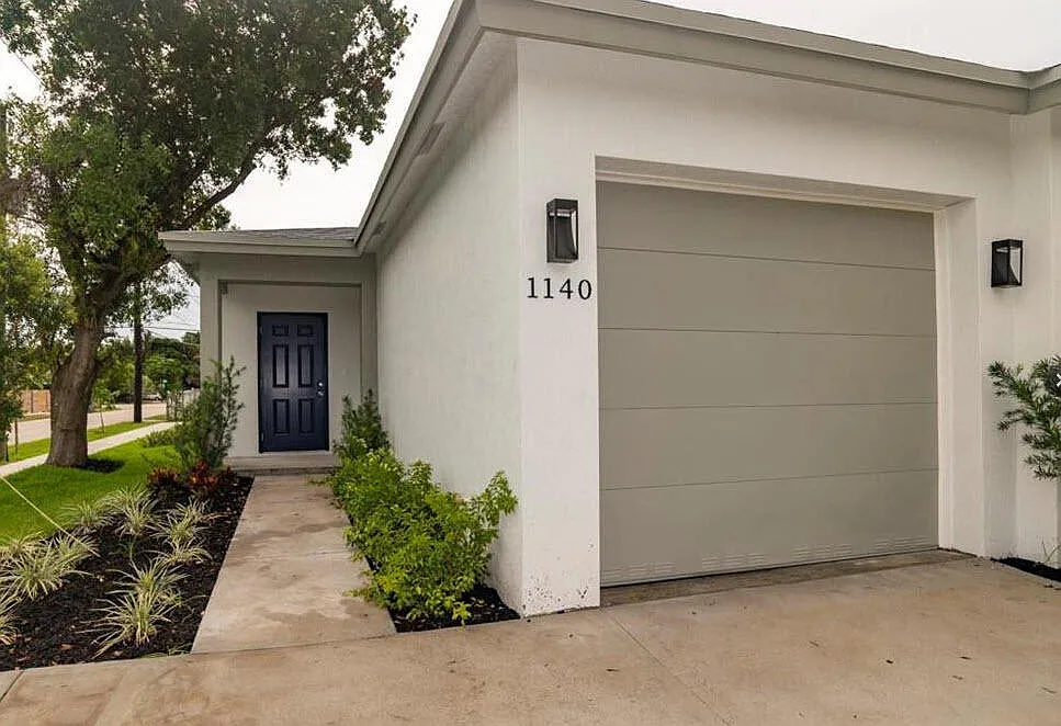 3 bed, 2.0 bath, 1639 sqft, $3,250 — Photo 3