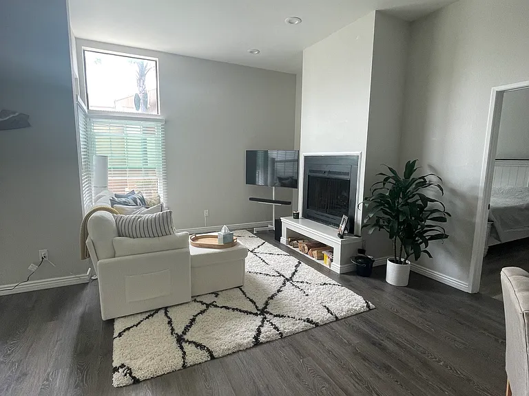 270 Dahlia Ave #10 — Photo 1
