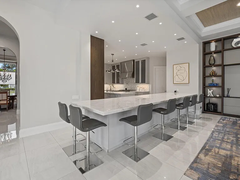 7474 NE Bay Cove Ct — Photo 37