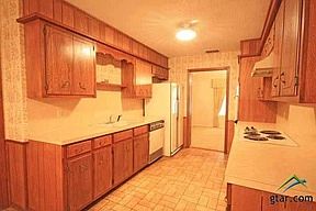 3rd image of 2109 Kensington Dr