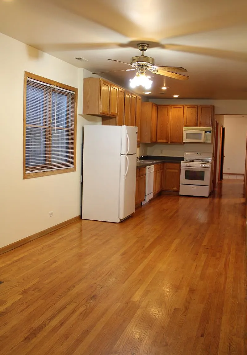 3 bed, 1200 sqft, $2,300 — Photo 4