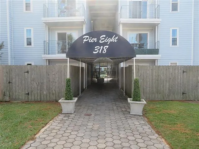 1 bed, 1.5 bath, 800 sqft, $1,350 — Photo 2