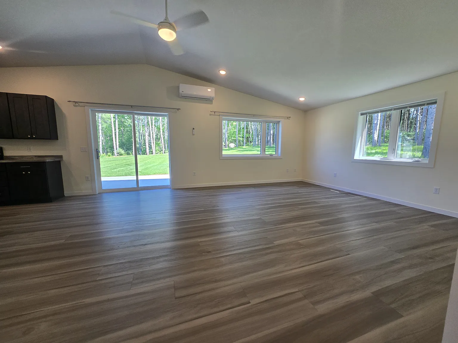 2 bed, 1360 sqft, $1,850 — Photo 2
