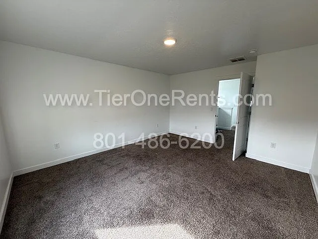 936 E Hercules Ct — Photo 15