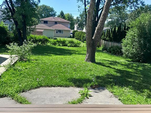 4th image of 212 N Louis St
