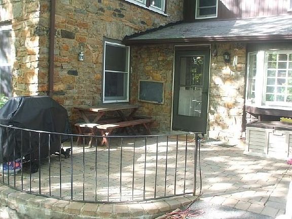 2nd image of 50 Wilson St