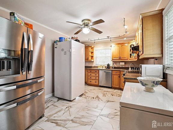 3rd image of 2 Dey Pl