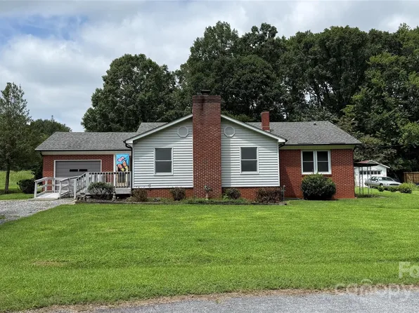 105 Lyle St, Morganton, NC 28655