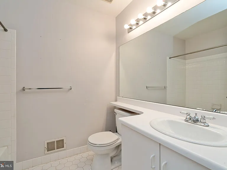 210 Kentshire Ct — Photo 24