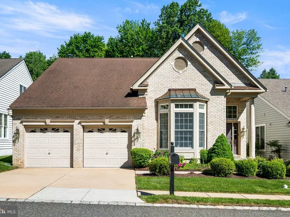 45 S Valentine Dr, Garnet Valley, PA 19060