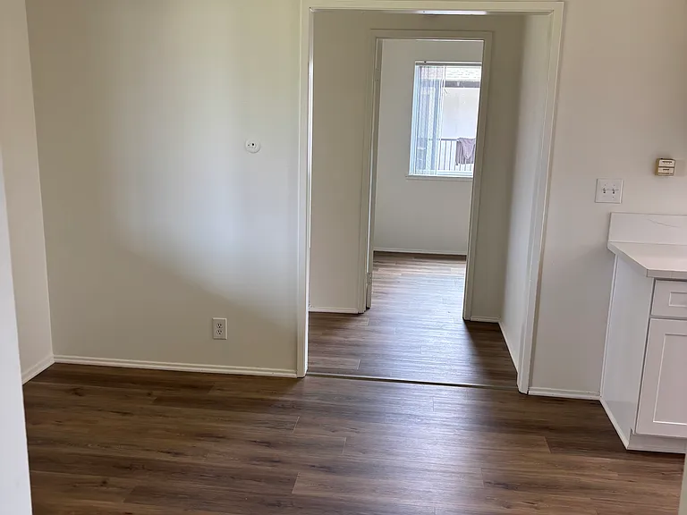 371 N Oak St #F — Photo 17