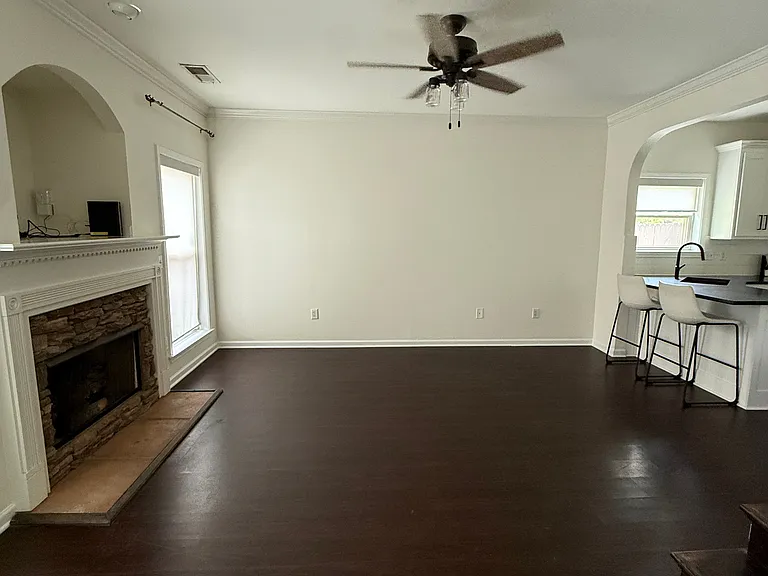 From front door w gas fireplace