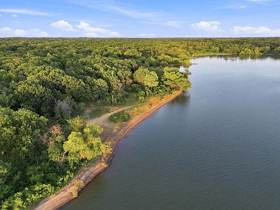 3rd image of 1027 Paradise Cove Rd