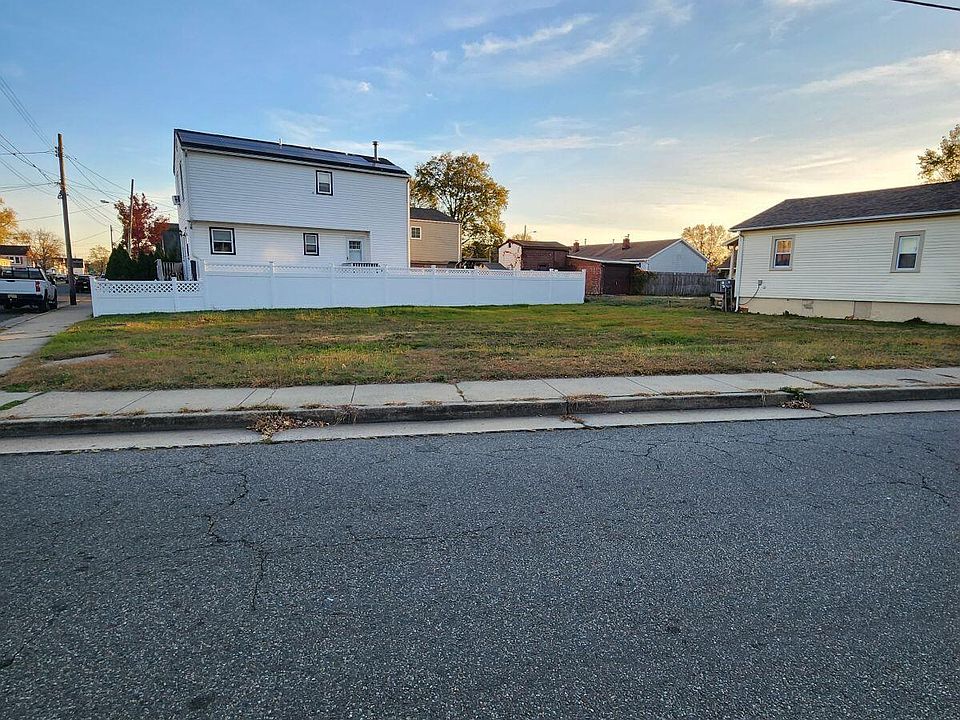 2nd image of 130 Seeley Avenue