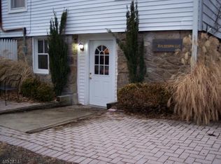 28 Main St, Chester, NJ 07930