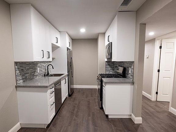3rd image of 323 Montrose Dr APT A