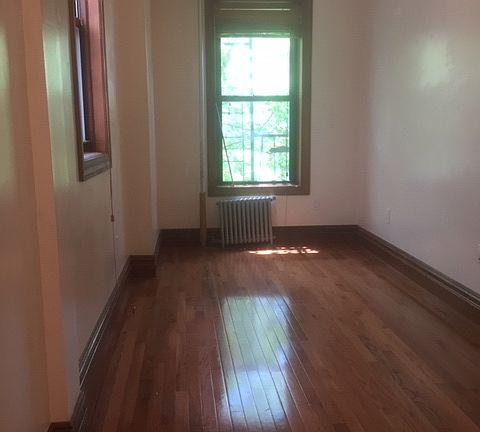 3rd image of 388 15th St #2