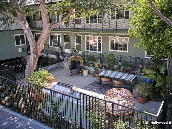 Outdoor Lounge