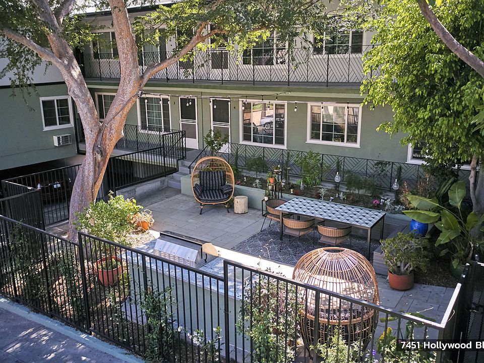 Outdoor Lounge