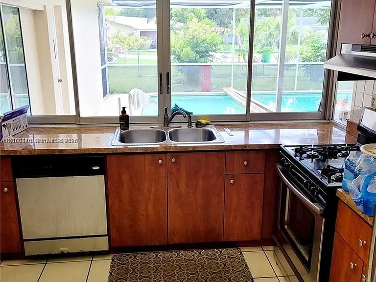 7590 NW 20th Ct — Photo 3