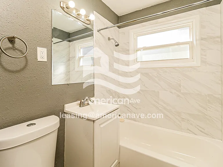 332811_013_bathroom_14.jpg