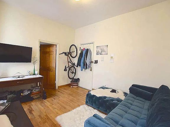 2nd image of 203 W 85th St APT 32