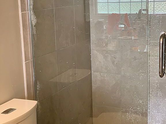 Master bath seamless shower 