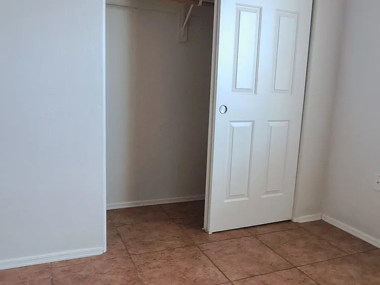 615 E Linden St — Photo 14