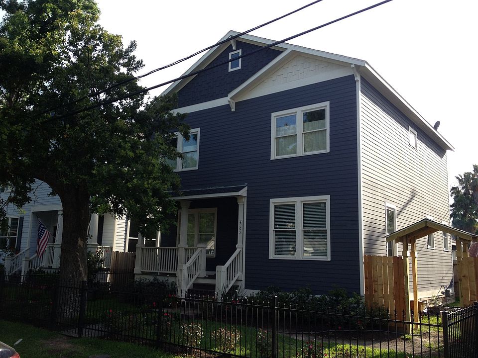 2nd image of 2207 Rutland St