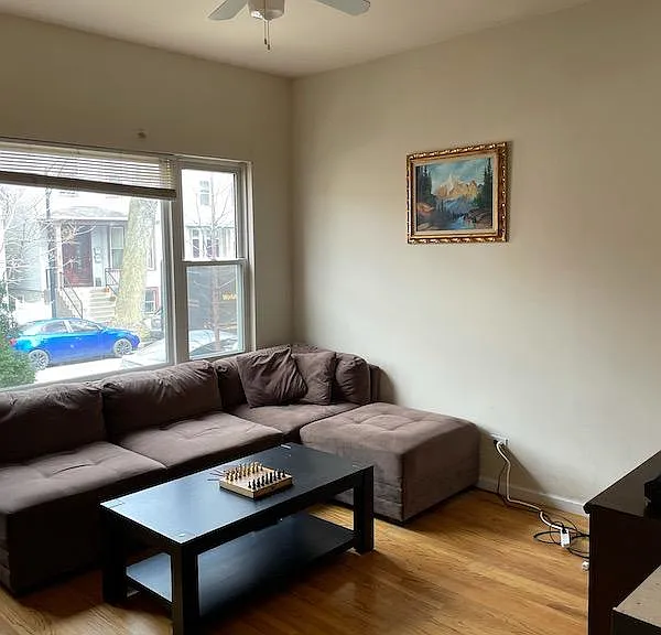 1429 W Fletcher St #1 — Photo 3