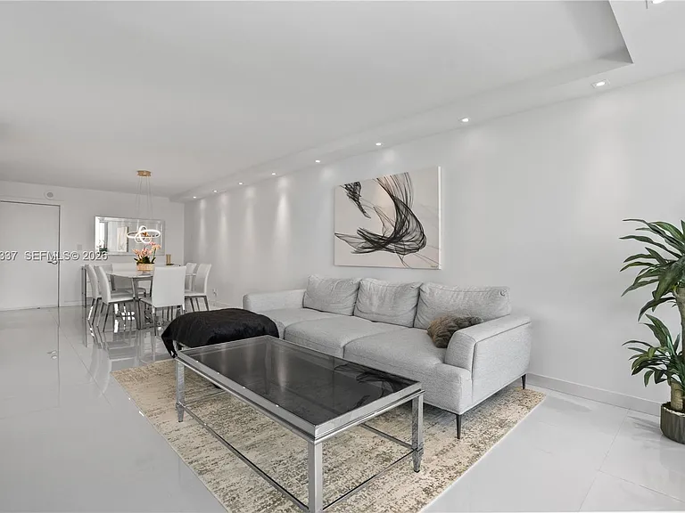 6770 Indian Creek Dr #5M — Photo 10