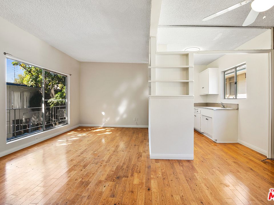 1st image of 941 N San Vicente Blvd #20