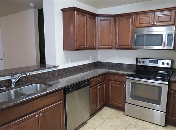 5th image of 2340 Bloomfield Dr