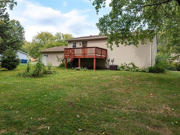 4th image of 9 Nassau Dr