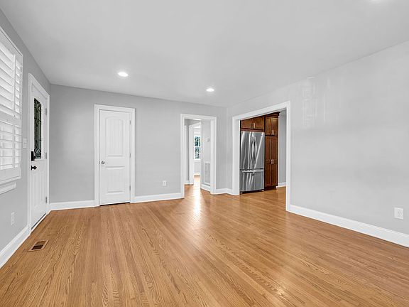4th image of 3826 Burrus St