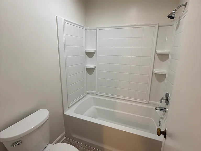Avery Close Condominiums — Photo 20