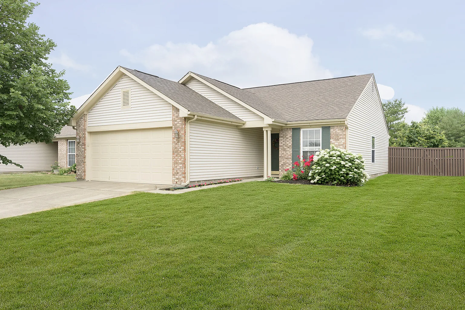 728 Hollowood Ln photo 1
